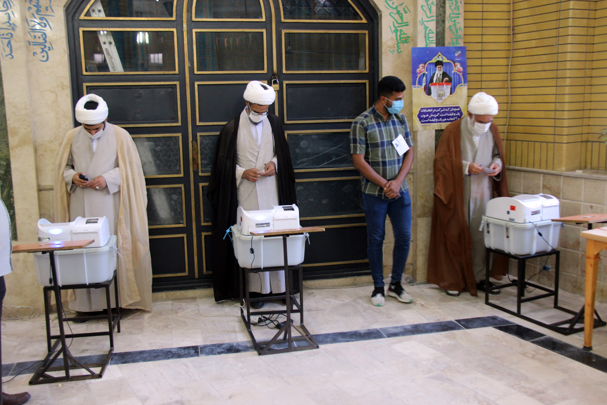 گزارش تصویری| شرکت نماینده ولی فقیه در خراسان شمالی در انتخابات 1400