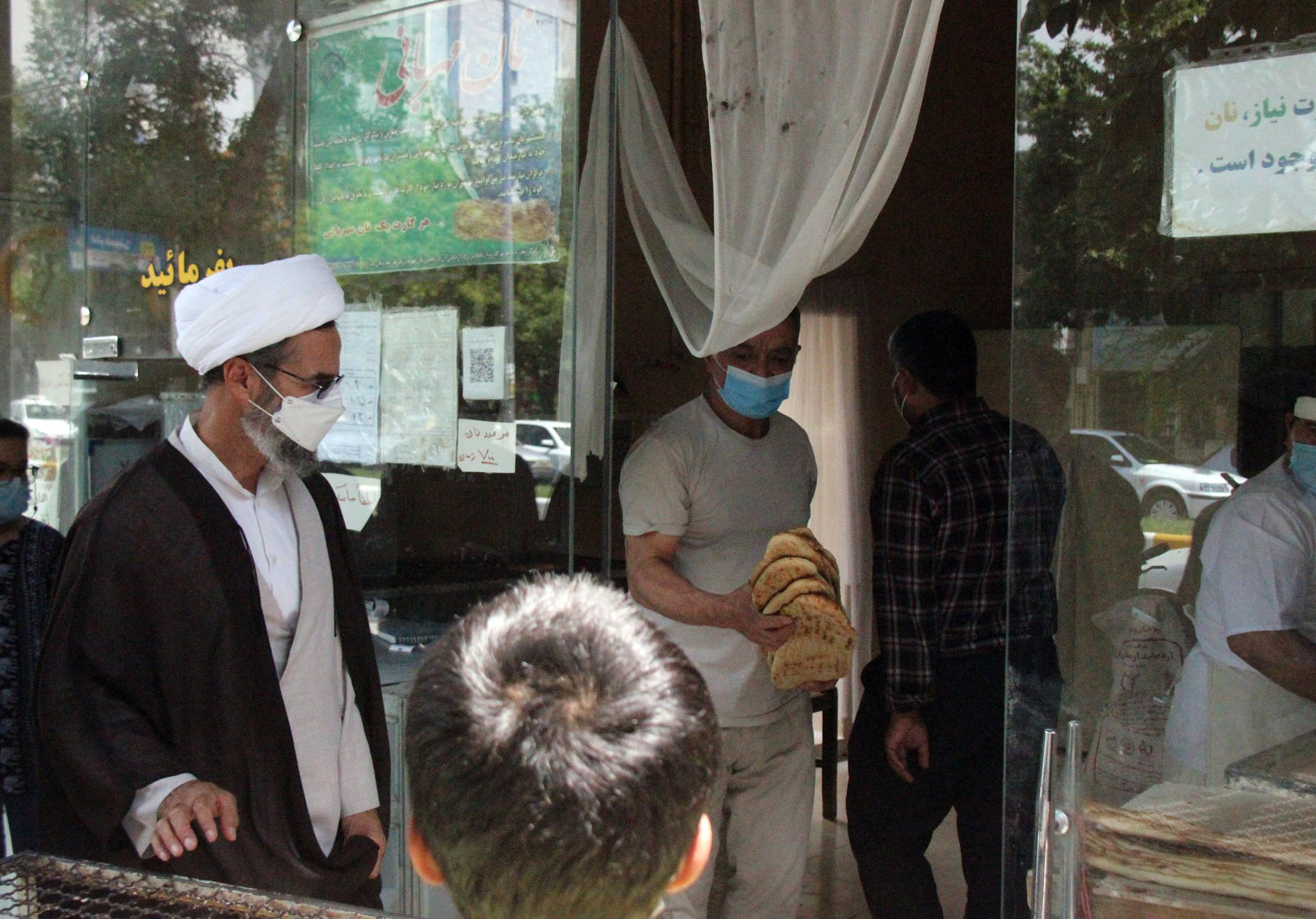 گزارش تصویری| بازدید حجت‌الاسلام والمسلمین نوری از چند نانوایی در بجنورد